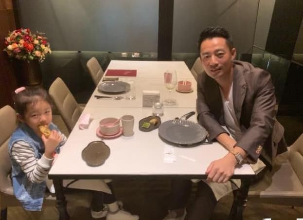  脸部|44岁大S现身录节目，发福严重被疑怀三胎，脸部僵硬让人意外