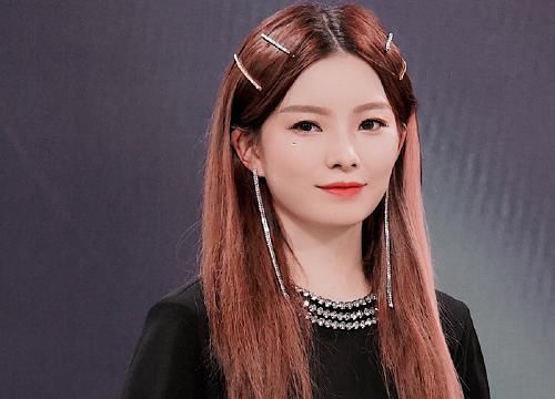  设计|火箭少女给硬糖少女设计手势，张大大让陈卓璇评价，下意识反应显情商