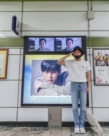  遭偷拍|目睹女生遭偷拍，这位男艺人抓现行犯