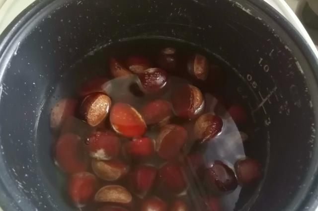  方法|剥板栗掌握这个方法，轻轻松松1秒剥一个，还不伤手。完整快捷