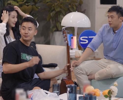  引战|心动的信号：男4登场关注女1，女2羡慕，突然“引战”实在不该