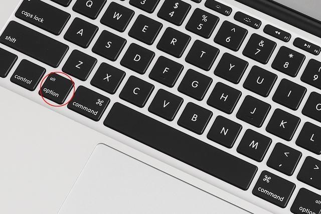 中国|告别MacBook小容量,网友:中国技术让库克泪流满面,这操作香