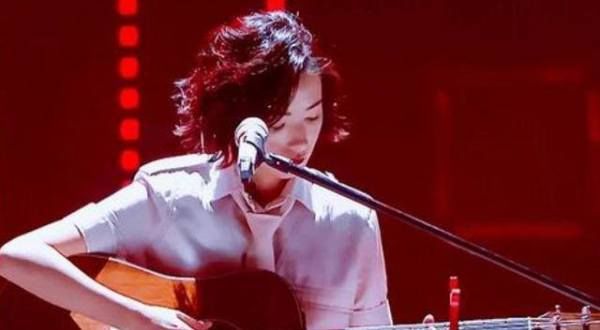  出乎意料|《乘风破浪的姐姐》冲浪榜再更新, 万茜跌出前三, 榜首出乎意料!