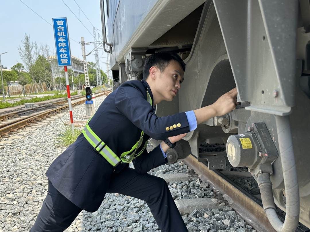 李峰：当好“一带一路”的“先行使者”