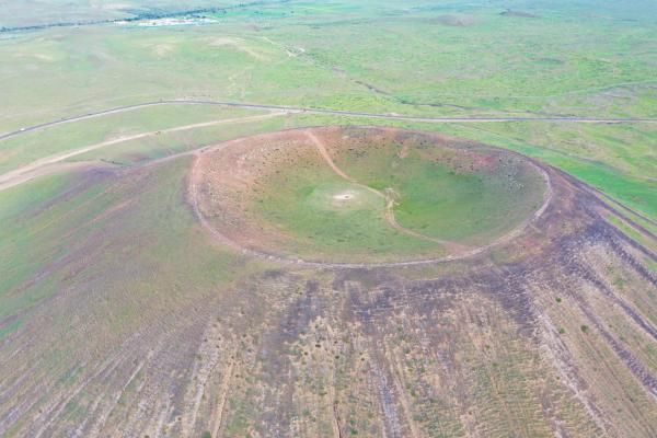  火山|乌兰察布：草原上的火山群