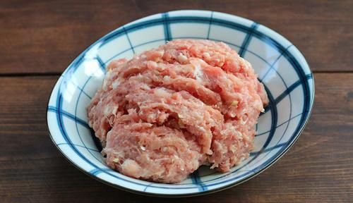  香酥可口|炸丸子时，别再用淀粉了，换成“它”，香酥可口，一点儿也不油腻