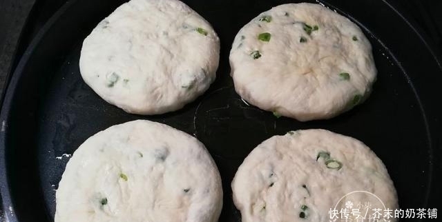 不硬|教你葱花发面饼做法,不用揉面,筷子一搅,松软好吃,凉了也不硬