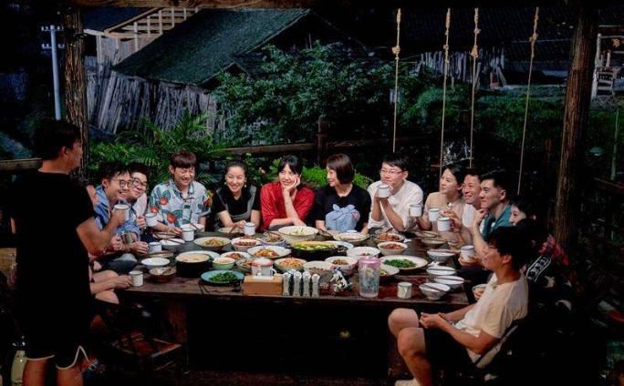  无意间|《向往的生活》工作人员睡哪儿？无意间的镜头暴露真相，看了好心疼