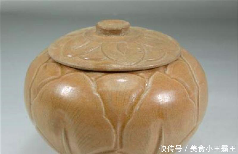 瓷器|男子花1800元买的瓷器，专家鉴定200万，真是捡大漏了！