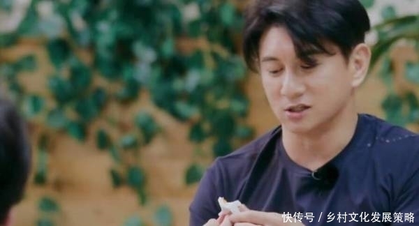 表情|张新成说喜欢郑爽是“人之常情”,谁注意到谭松韵表情?CP粉心碎