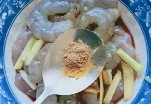  小吃|酥皮椒盐虾仁（教你一道鲜爽可口、好吃美味的精品小吃）。