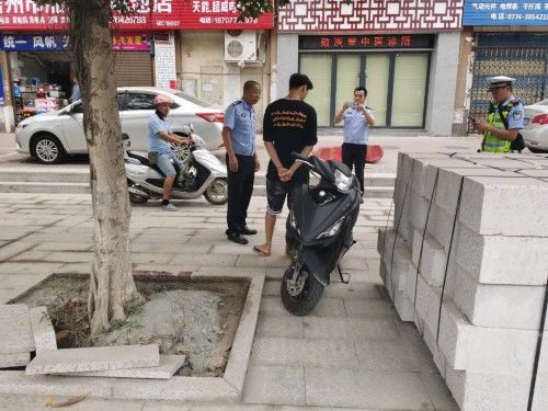  驾驶证|凉凉！小伙驾驶摩托车被扣28分罚款750元(组图)