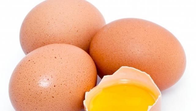 酥脆|鸡蛋别再炒着吃了,学会新吃法,做成小零食,香甜酥脆,家人爱吃