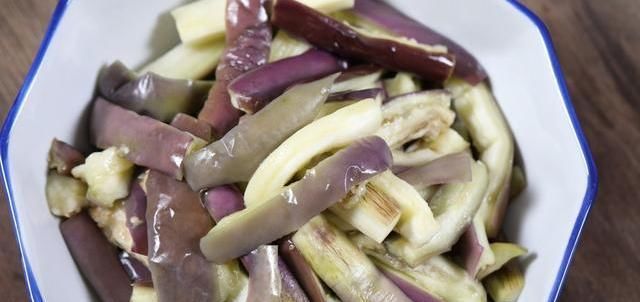  凉拌蒸茄子|凉拌茄子不入味？按大厨的做法，茄子入味快味道香，上桌就被清盘