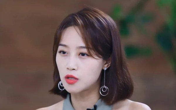 蓝盈莹|《浪姐》又一姐姐人设崩塌,听到她的经历,粉丝们笑出猪叫声