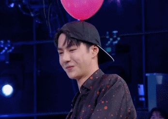  公司|快本：李冰冰要牵王一博的手，一博乖乖照做，但他的表情却太好笑