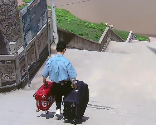  黄晓明|黄晓明说帮忙搬行李时，赵丽颖李浩菲反应不同，格局高下立见