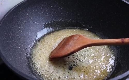  外传|终于找到了挂霜花生的经典做法，味道香甜，酥脆爽口，一般不外传