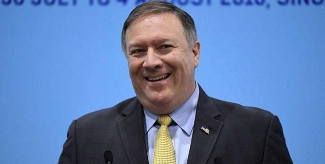  外交官|蓬佩奥出访欧洲，主动握手接二连三被拒，傻笑缓解气氛