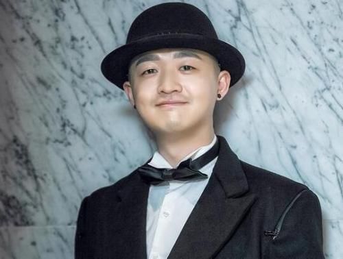  称为|《跑男》离开后的成员都有联系，却独独少了他，难怪被称为最违和成员