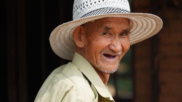 神器|农村7旬老人搞土建不请工程队，“铁杵墩”是神器，看是啥工具