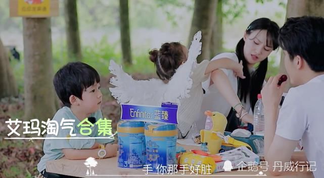  嫌弃|郑爽被小孩子揪辫子，谁注意郑爽嫌弃说的啥？换谁也忍不了