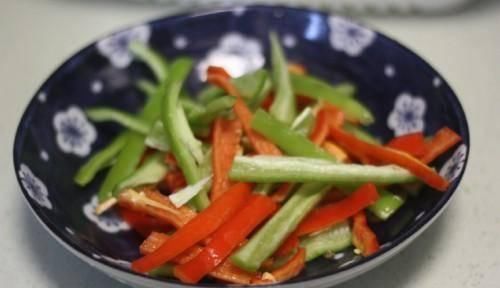 1勺牛肉酱|这菜百吃不厌,多加了1勺酱,味道大大提升,又香又好吃,很下饭