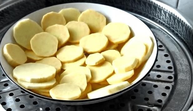 告诉|红薯枣糕怎么做最好吃,配方和做法告诉你,一卷一蒸,香甜又酥软