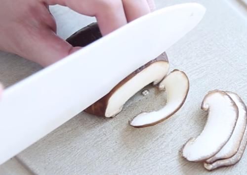 美食|居家自制鲜香美味的香菇粉,煮粥拌面的理想辅食,家中孩子特喜欢