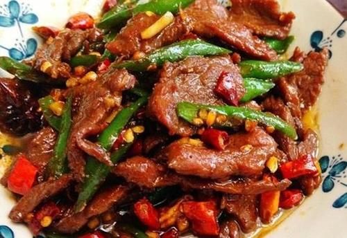 牛肉|香气四溢的家常下饭菜，入口让你食欲大增，好吃得停不下来！