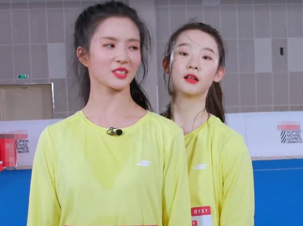  厉害|刘些宁、张艺凡同框有猫腻，被摄像师“戳穿”后一起撒娇，厉害了