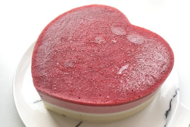 操作|法式甜点草莓慕斯,颜值高口味赞,操作非常简单,跟我一起做起来