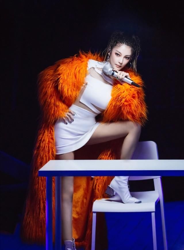  李斯丹妮|乘姐第二次公演海报出炉：张雨绮脏辫造型太酷，24女星谁最美？