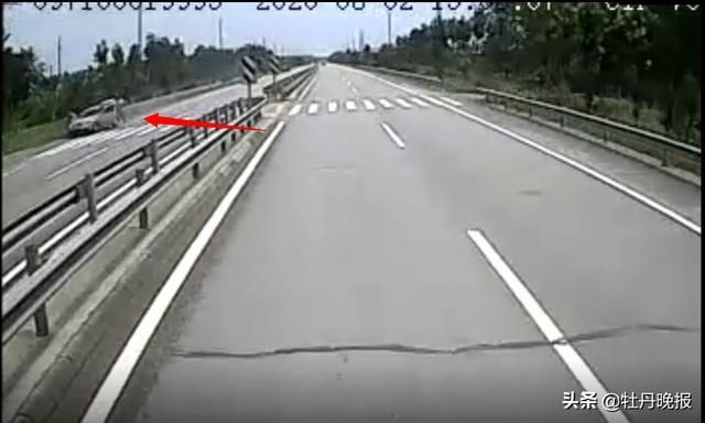  灭火器|不同时间、地点遇到车辆自燃 两位城际公交驾驶员做出同样的反应