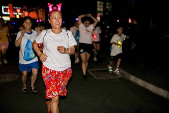 现场|屯昌打造品牌IP活动 美食音乐节暨荧光夜跑活动受追捧