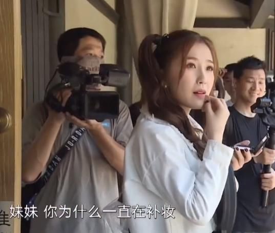  虞书欣|岳云鹏问虞书欣：为什么一直补妆？听到本人回复，忍不住笑出鼻涕泡