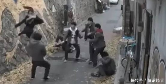下班|女子下班回家，被六个男子拦下，结果女孩把所有男子全部放倒了
