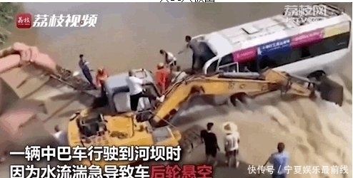 救下|一台挖掘机救下14人!他收到奖金后全用来做这事儿……