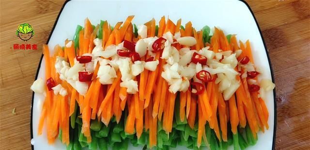  家常|最近网红豆角家常做法火了，3斤都不够吃，不炒也不炖比吃肉还香