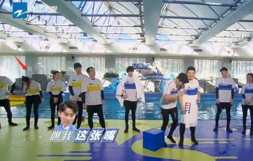  水上|蒋依依生理期坚持录跑男？遇水上游戏时，一旁郑恺的反应才是亮点