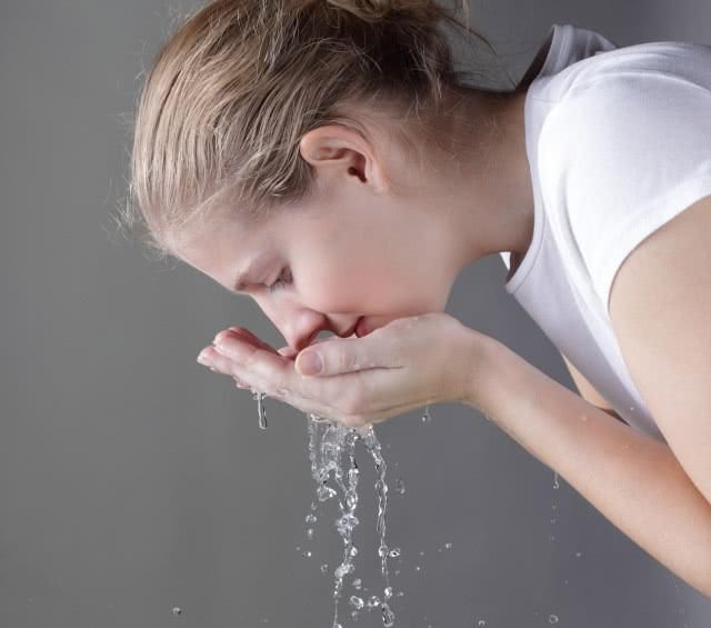 变得越来越|脸颊毛孔变大的原因 从这些方面了解