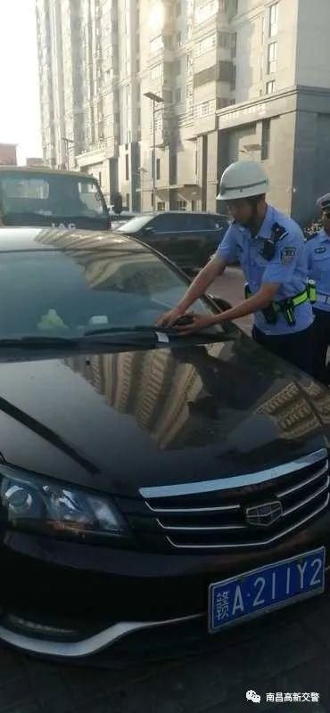机动车|【注意】高新交警强力整治机动车违停