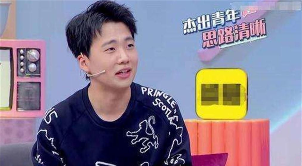  奔跑|郭麒麟主动握手黑衣人，引发全场爆笑，《奔跑吧》节目综艺感满分