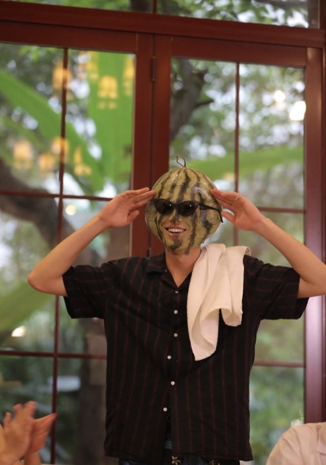  不亦乐乎|《元气满满的哥哥》弹幕吵得不可开交，哥哥们却玩儿得不亦乐乎