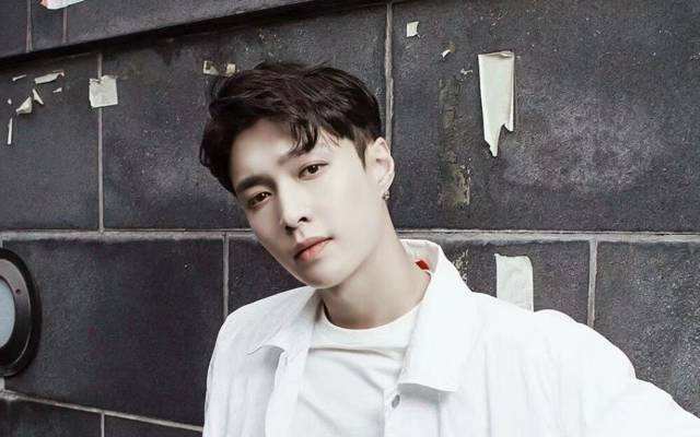 王一博|张艺兴喜欢她5年,王一博不敢和她对视,她到底有多大的魅力