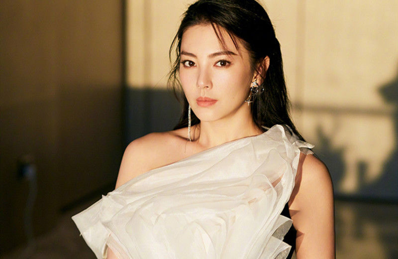  张雨|姐姐团收官之战，张雨绮队95票之差险胜，宁静队压轴表演被吐槽