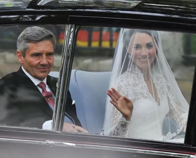 凯特|38岁凯特妈妈好节俭!母女常穿同一件衣服,被誉“满分丈母娘”