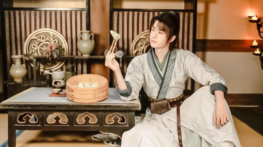  王一博|赵丽颖王一博喝同一碗汤，旁人看了都尬笑，冯绍峰难道不吃醋吗？