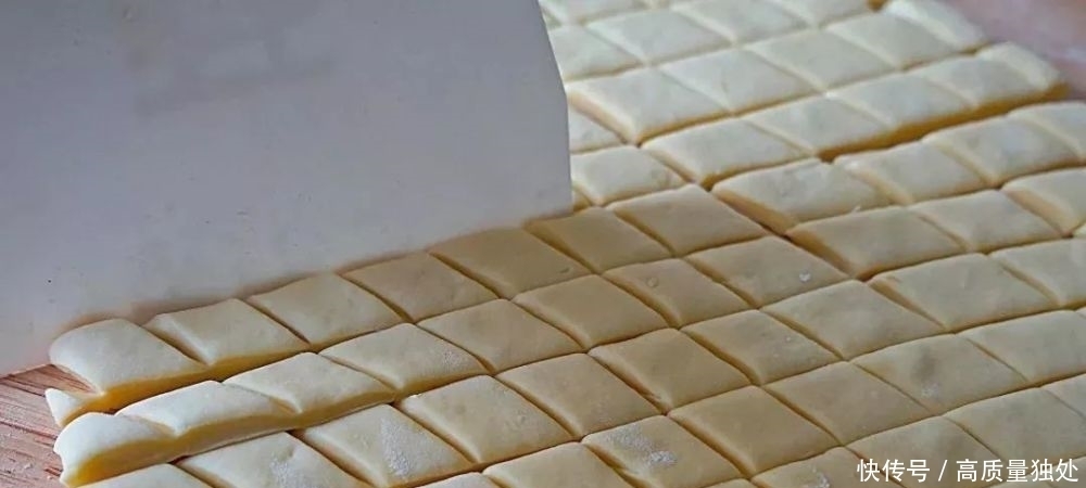 面团|这款小零食,比馒头好吃,一口一个,又香又脆