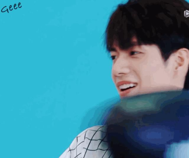  激烈|《快本》主持团纳新竞争激烈，空降女主持被群嘲，杨幂亲自上阵